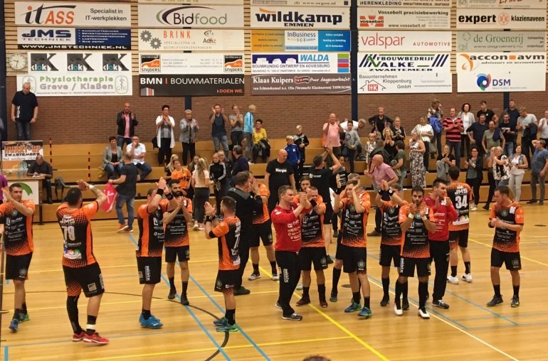 DrentheSport's tweet photo. Hurry-Up blijft koploper in de BENE-League met een zwaar bevochten zege op Visé BM. De Zwartemeerders verslaan de Walen met 27-29 en staan in de stand twee punten los van de concurrentie. https://t.co/LTQnMKVYw2