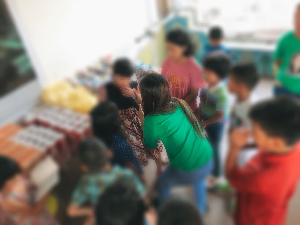 LOUnaticsOFC's tweet photo. Really, kids are fun to be with. 💚 They are the most genuine persons, with a purest soul.
#GivingBackWithLOUve | @louyanong https://t.co/AVh02sMrcT