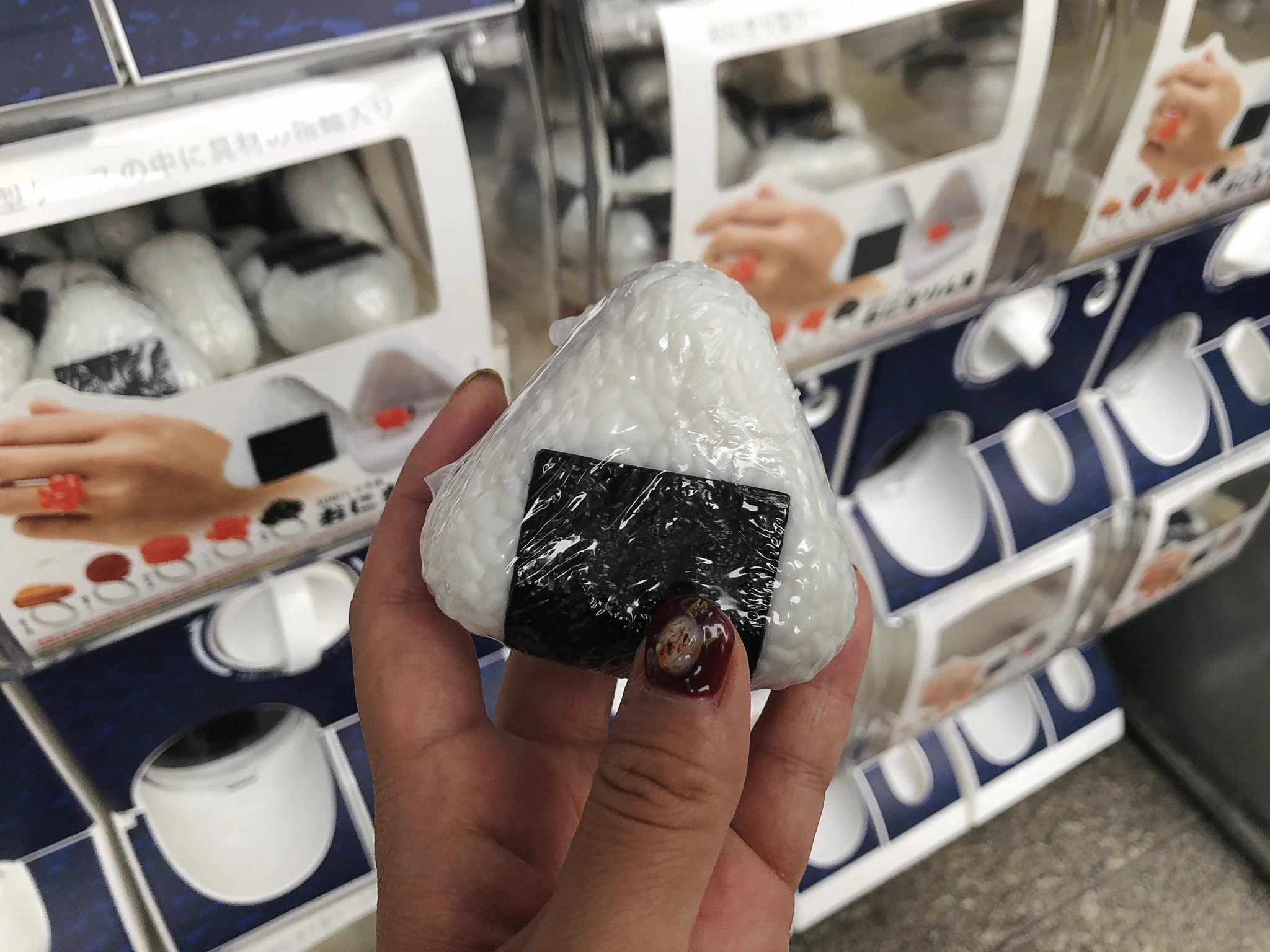おにぎりケースの中には具材のリングがｗｗその名もズバリ！『おにぎりん具』ｗｗｗ