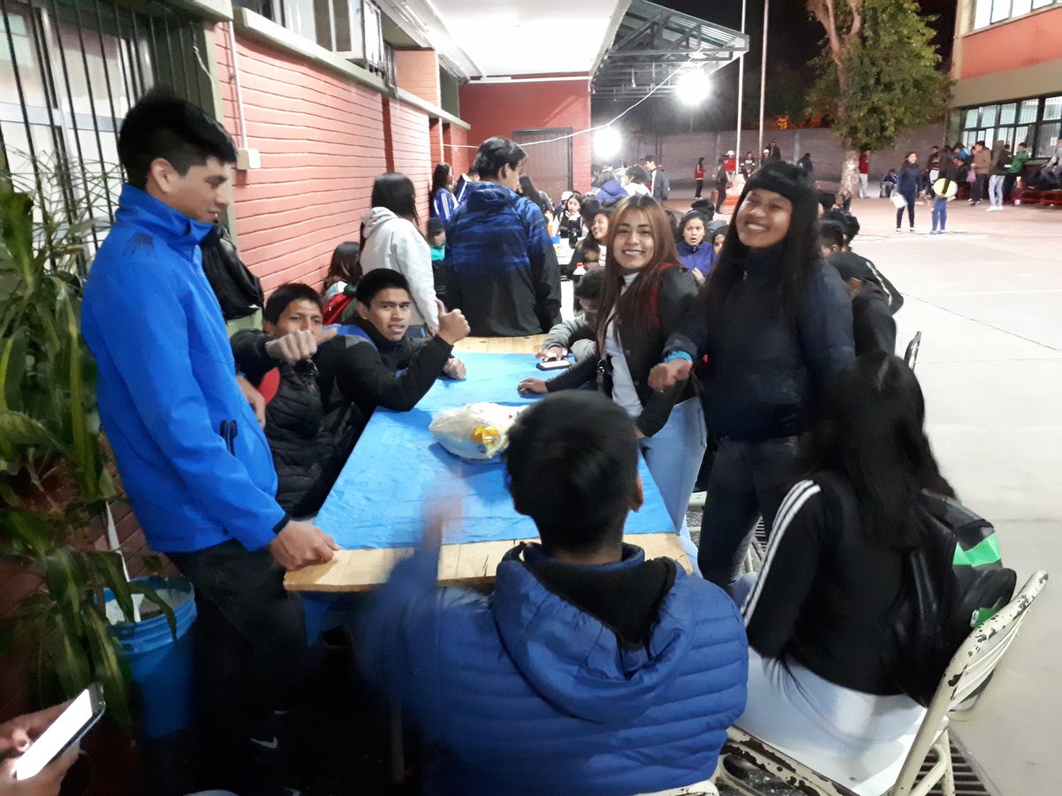 Danfox18317864's tweet photo. #playoneducativo Con los chicos de ajedrez enla escuela 5002 alejandro aguado tartagal en el dia del estudiante. @lescano_marite @Gracie7Sil @fguillesaavedra @matiaszaki16 @patriciapinasco @UrtubeyJM https://t.co/aKPl2Tafwu