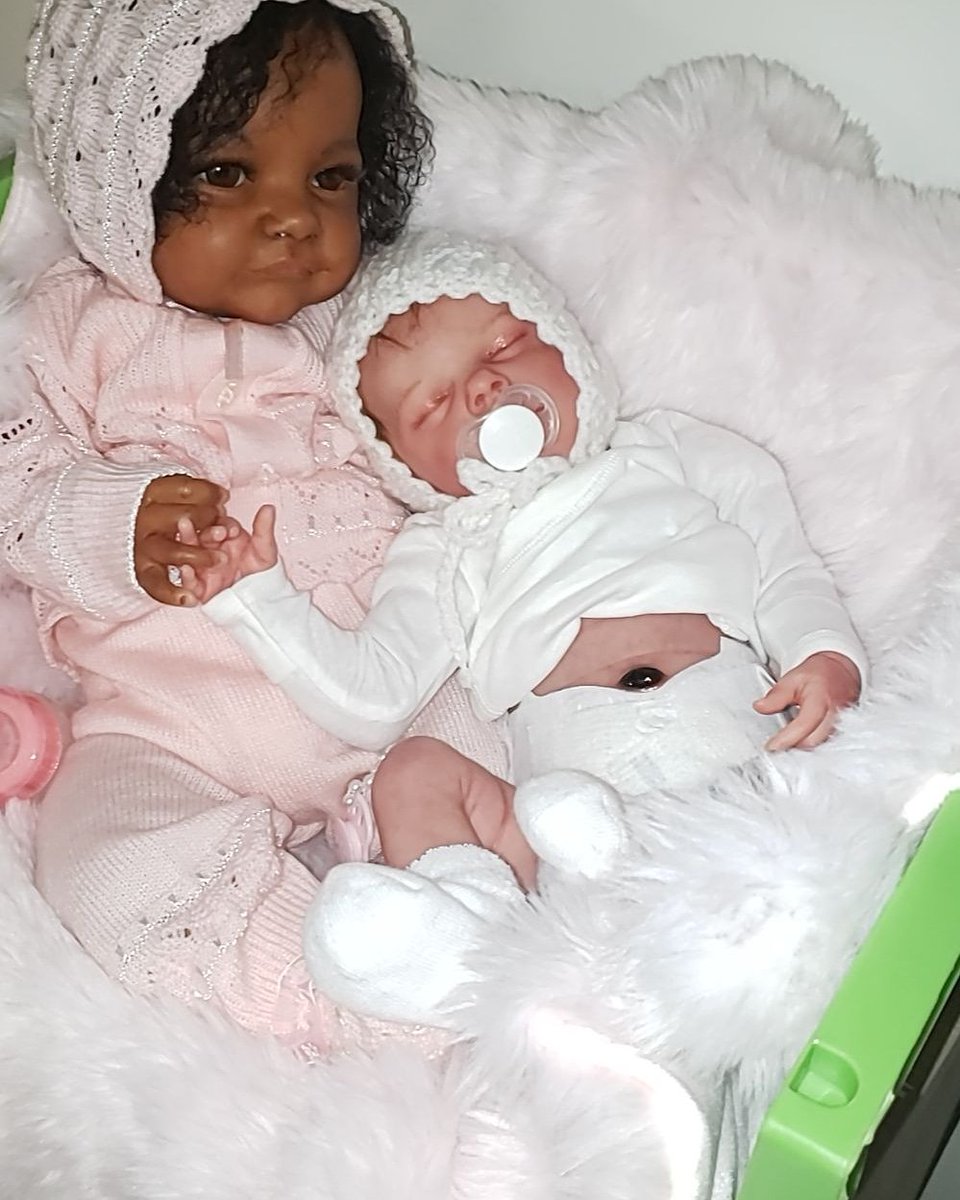 ArialFor's tweet image. #dementia #dolltherapy #Alzheimers