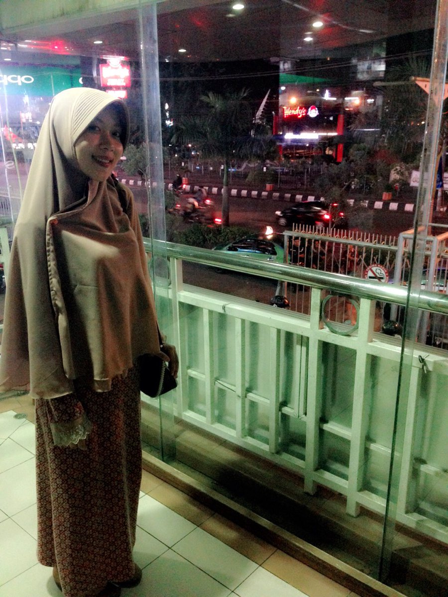AniRevani2's tweet photo. Lagi cari pelanggan di mall
@anirevani ani revani #anirevani bidan cantik bookingan #makassar

#bidan #akbid #akper #bispak #jilbabmesum #Jilbabsangek #Jilbab #hijab #jilbobhot #akhwat #muslimah #hijrah #niqab #hijabmesum #hijabbispak #nyepong #jilboob #janganbaper #kkndesapenari https://t.co/p5vwMXWCdD