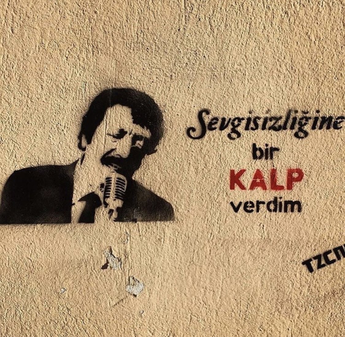 Sevgisizlere kalp verelim.