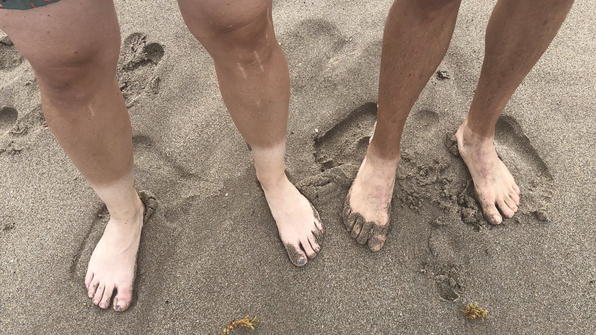 karlikopz's tweet photo. Tan lines in mid-season form ☀️
#SoccerSaturday #BeachRecovery #SoccerCoachProbs https://t.co/PIac98Xq7z