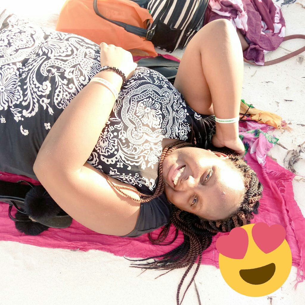 KemishaFerndah's tweet photo. Wen it gat to be mhe happiness all the way 😊😊😊 https://t.co/3MeO2jLslI