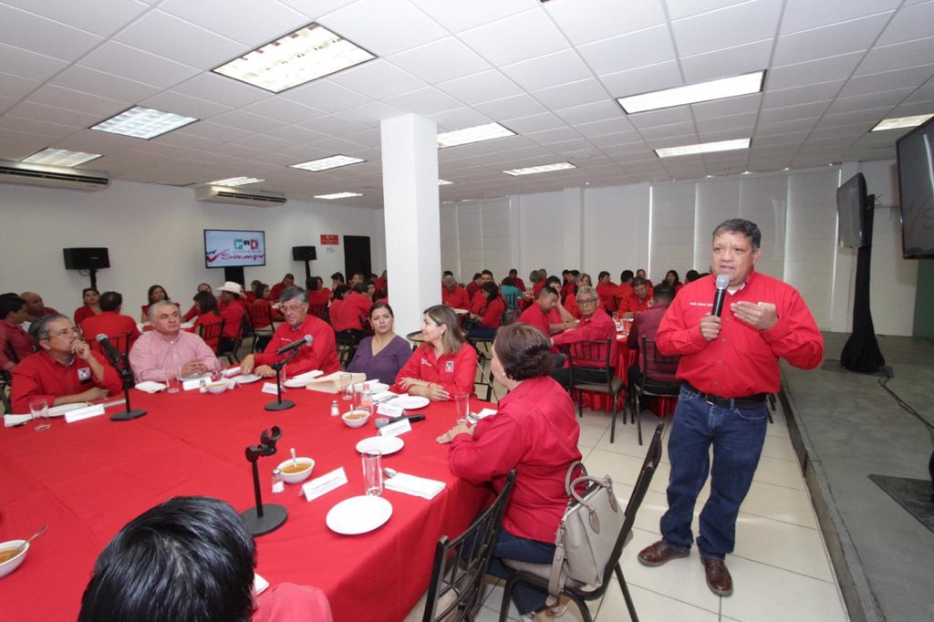 AdrianHerrera's tweet photo. Nos reunimos con Regidores y Síndicos del @PRICoahuila. Reafirmaron su lealtad hacia nuestro Partido. https://t.co/I6y7oQHFO0