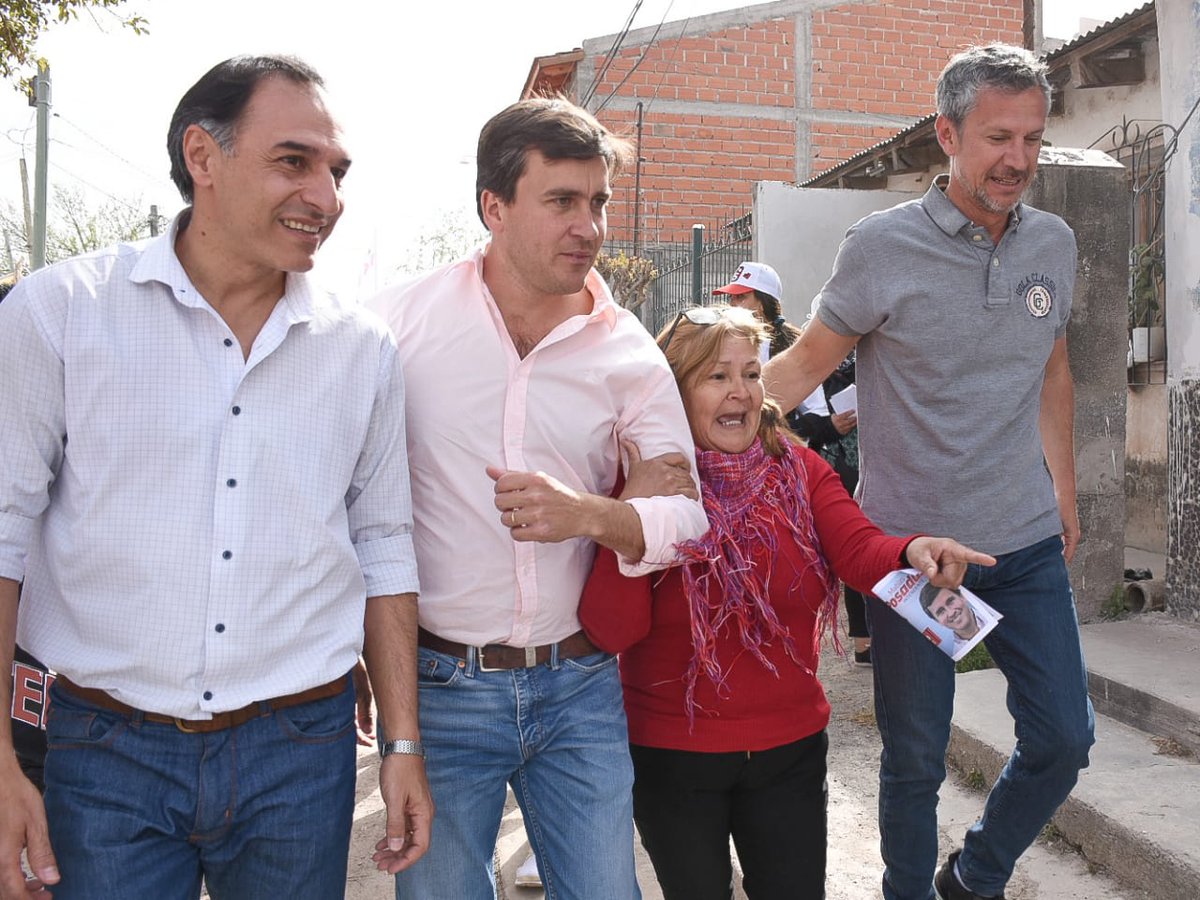 mepsalta's tweet photo. Queremos una Salta distinta y estamos preparados para lograrlo, convencidos de que la manera es esta,siempre cerca de todos los salteños.Muchas gracias a los vecinos de los barrios Calchaqui, Democracia y Santa Cecilia por todo el cariño.
#SaltaTieneFuturo #PrimeroSalta #Lista224 https://t.co/6S63xQQLtK