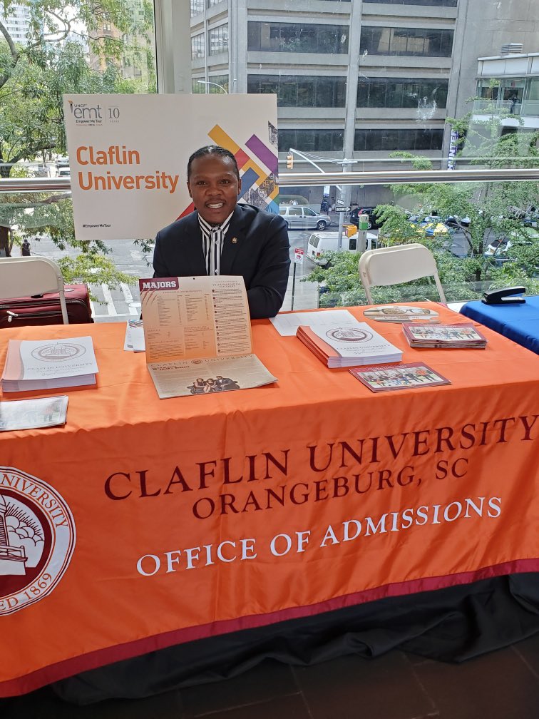 ChooseClaflin's tweet photo. Assistant Director at the UNCF Empower Me Tour in New York! Today has been a great day! https://t.co/r7dPW6OC1n