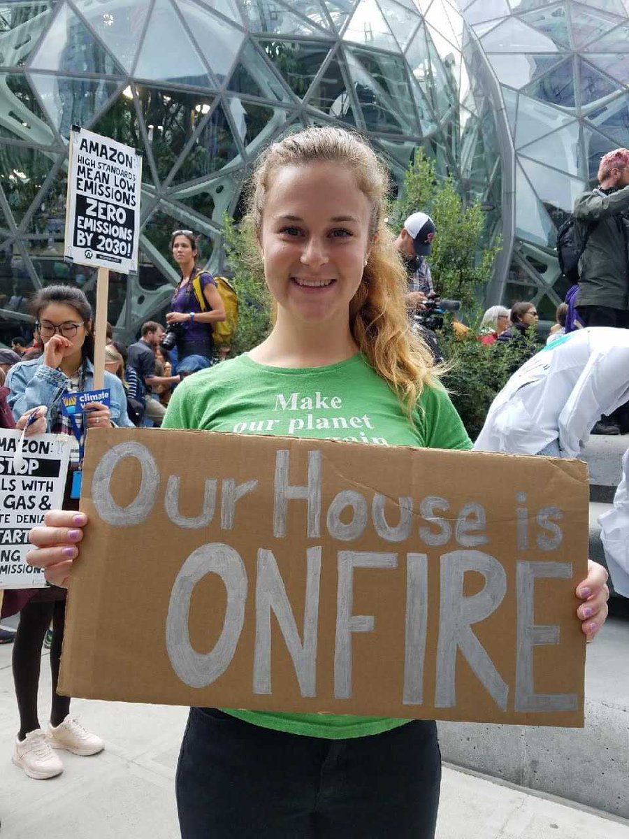 IYSSE_US's tweet photo. At the #SeattleClimateStrike Nicole spoke about the link between inequality and #ClimateDisaster. "Jeff Bezos has the money to solve the problem of world hunger five times over. Yet that money is used to making profit at the expense of the environment." https://t.co/Jkljab02bg https://t.co/gWOyJHgiYw