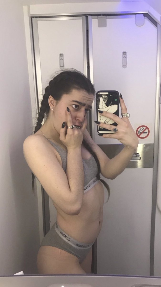enjoy some classic iconic airplane bathroom sluttiness to inaugurate this new backup account✈️✨