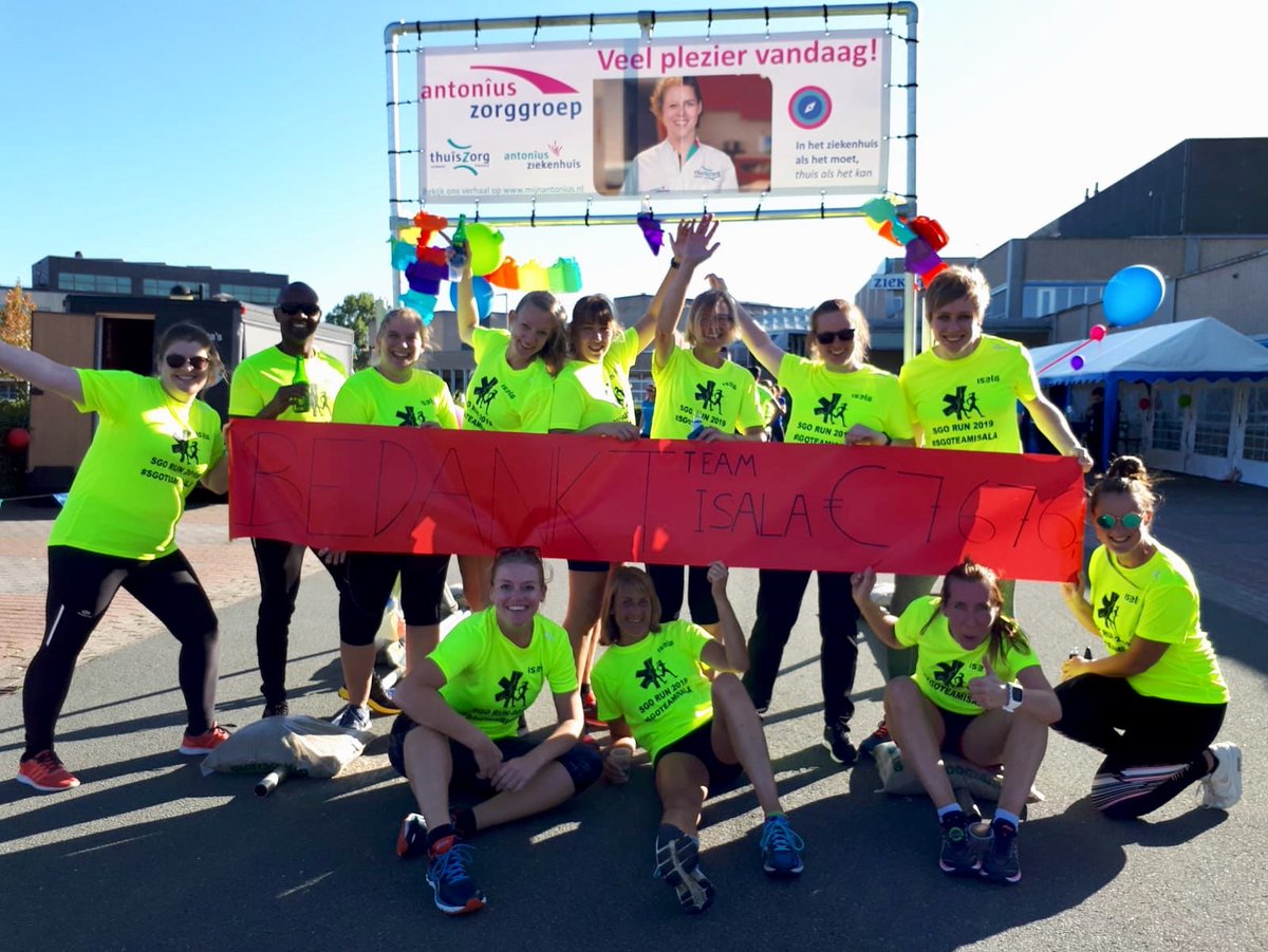 Britt_NL's tweet photo. Wat een feest vandaag!
Vandaag deed dit topteam van @IsalaZiekenhuis mee aan de #SGOrun. 

Met onze run hebben we € 7676,- (voorlopige eindstand) opgehaald voor het @SGOfonds, voor meer onderzoek binnen de spoedzorg. 
 
#SGOteamIsala #trots https://t.co/PGQEYVDATX