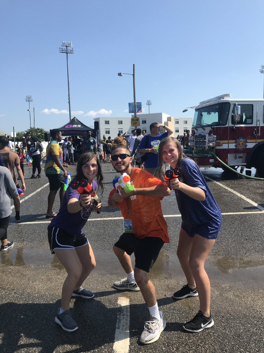 sophiasladic12's tweet photo. so happy to be a part of a world record breaking water gun fight!! thanks @_jRoth for a fun time!! @TeamJuJu you gotta step it up at your next water gun fight or come join #rvasplashfest https://t.co/R91Maa7Ezl