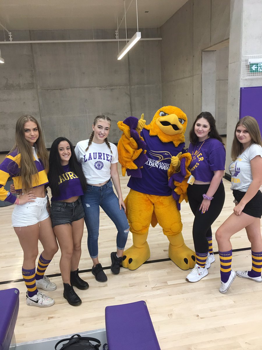 This may be a basketball game but I think we have some Hawkey fans 💛 🦅