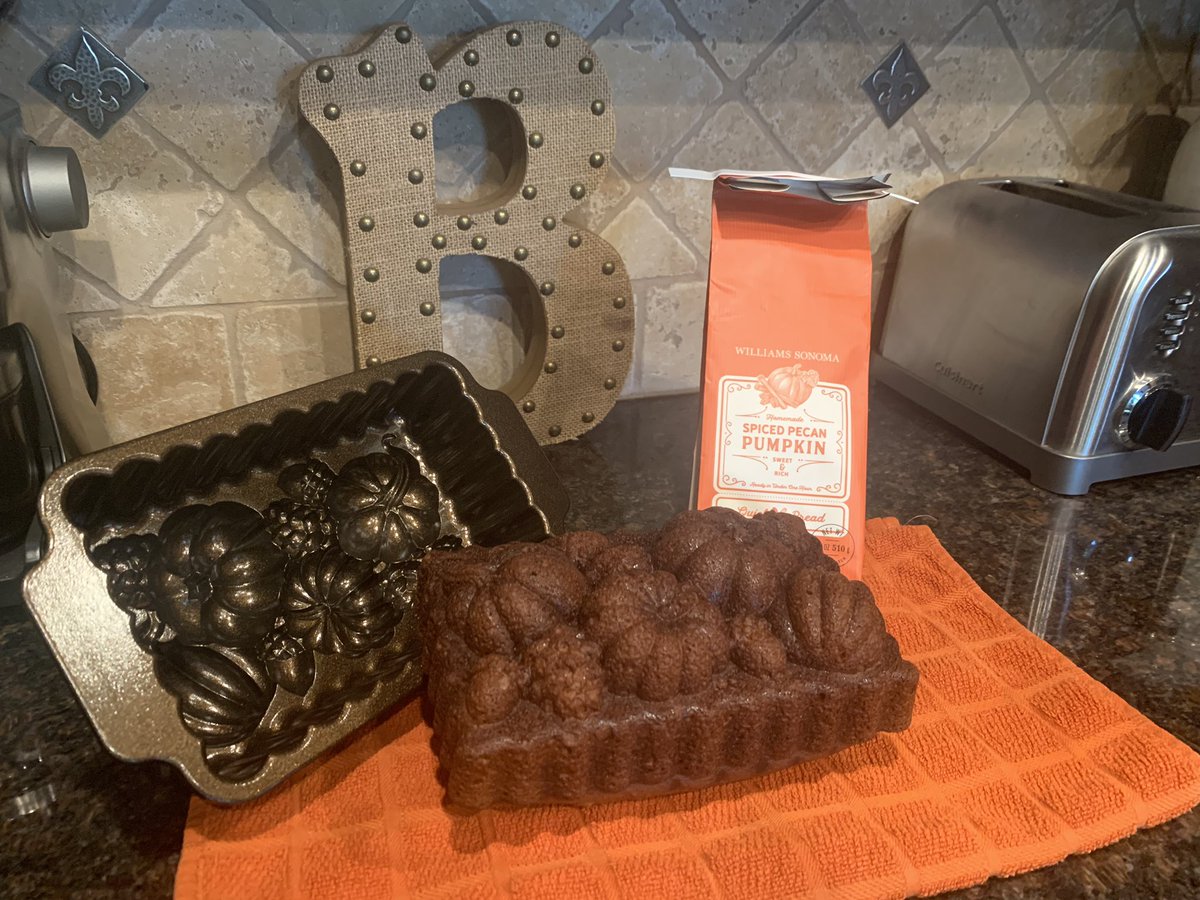 dove0417's tweet photo. It may be 90 degrees outside but I’m getting my fall on! #PumpkinSpice #williamssonoma https://t.co/S1fhcB0hL8