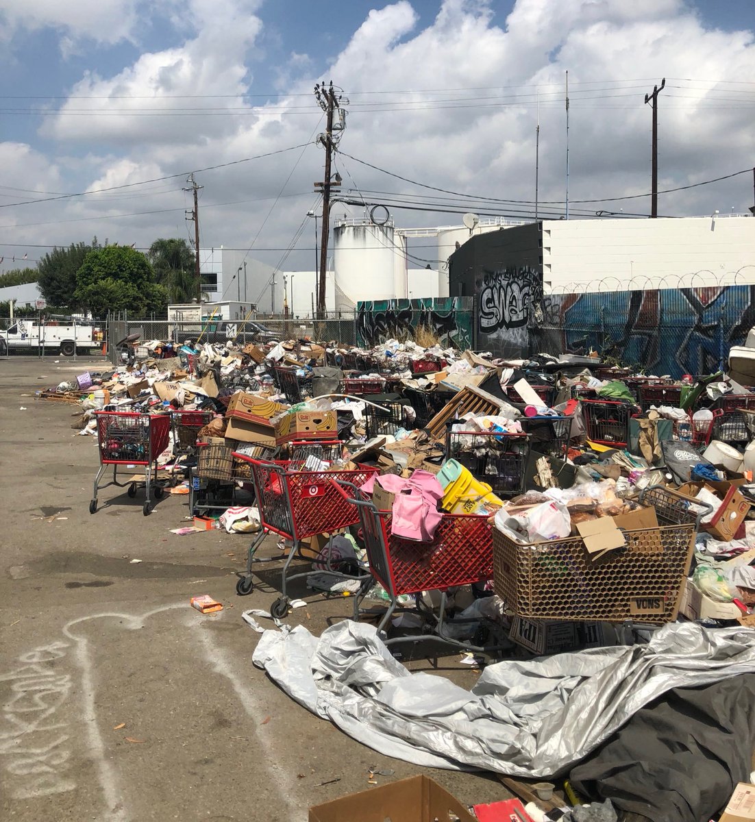 Scott Presler and volunteers clean up trash and homeless camps in Los Angeles - no classes ditched