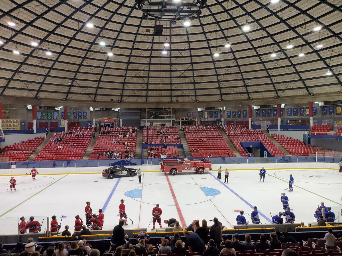 Jason_Rude's tweet photo. Getting ready to watch the Battle of the Blades charity hockey game between @VanFireRescue @VancouverPD https://t.co/LmXi0K9xgq
