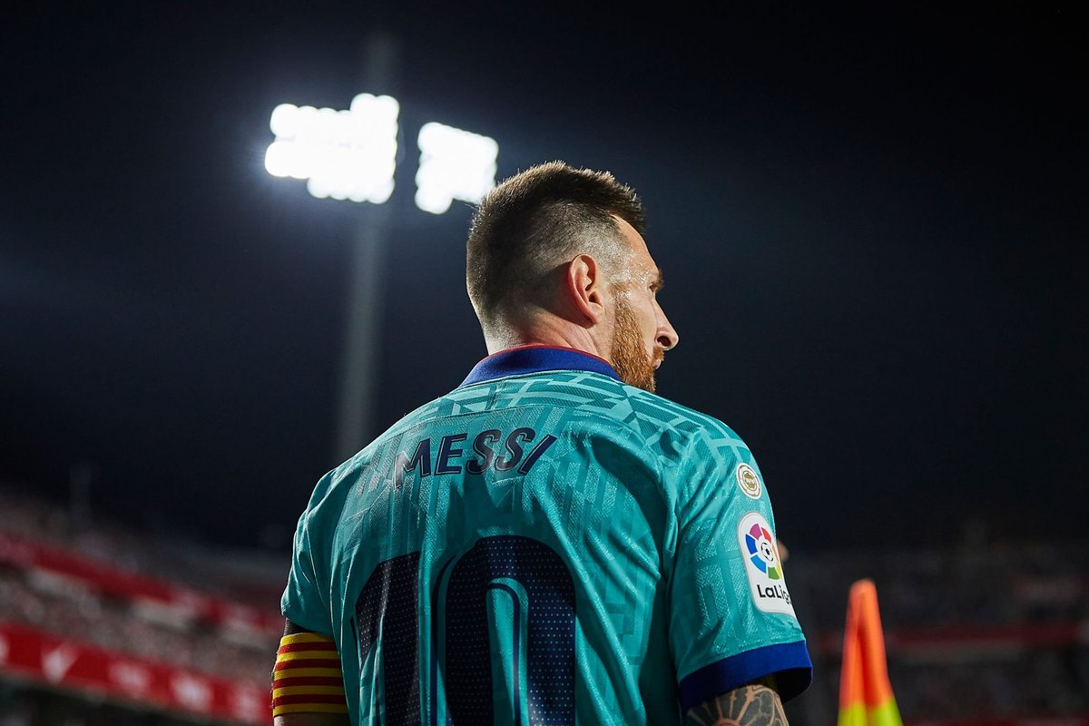 BarcaUniversal's tweet photo. 🗣️ — BeIN sports analyst: "Valverde chooses his team randomly and leaves his tactics to the gods of football. And in the end, Messi decides and tries to save the team. It's unbelievable that they depend on a single player to win games." https://t.co/zqGMY09qwp