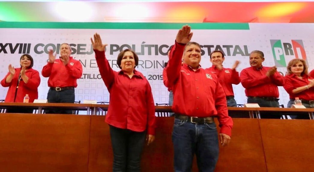 AdrianHerrera's tweet photo. Hoy es el día más importante en carrera política, asumo junto con mi compañera @LilyGutierrezB el más alto honor que un priísta puede tener, dirigir los destinos del Partido, me comprometo a poner mi mayor esfuerzo, capacidad y cariño por este gran Instituto Político. https://t.co/bbz8SuBFlw