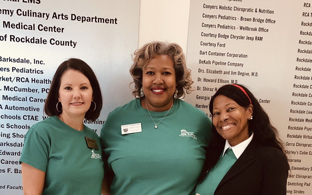 ConyersMiddle's tweet photo. It’s always great to see colleagues willing to assist families on a Saturday! Very informative Parent Academy this fall. @RockdaleSchools is the BEST #WorldClassDistrictEver Our students will continue to succeed as we are #RCPSRising 🍎📚 https://t.co/ygiGD7GOQK