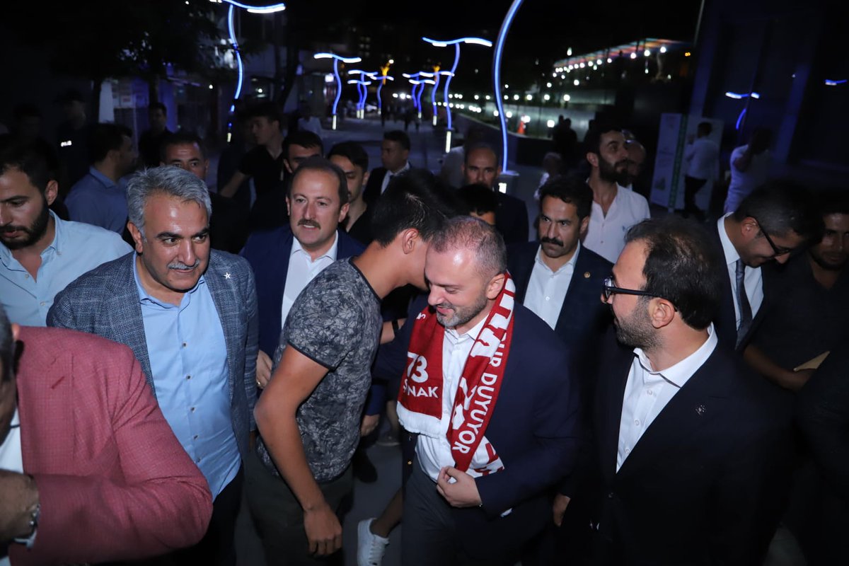 erkankandemir's tweet photo. Şırnak Sanat Sokağında müzik eşliğinde gençlerle çay sohbeti.. https://t.co/gu9s1HXaLk
