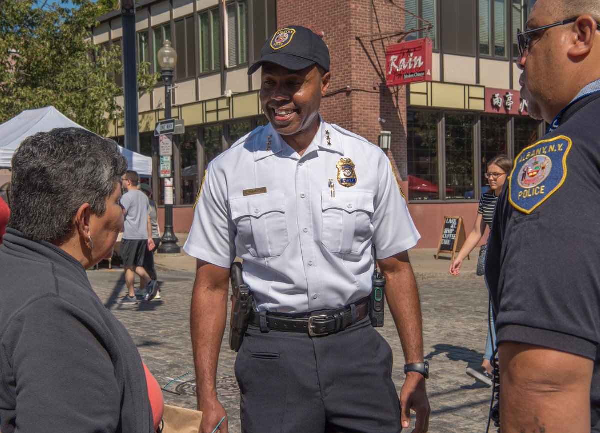 ChiefHawkinsAPD's tweet photo. Thanks to all the members of the APD who kept the thousands of people at #LarkFest safe. This is my second time attending this event since coming to #Albany and it never disappoints. I also enjoyed visiting with so many wonderful people from the community. https://t.co/6lsGpGX3u0