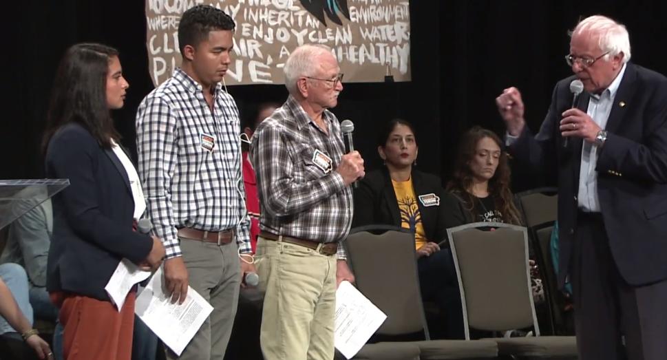 global_labor's tweet photo. Q: "Will you contact the companies responsible for union-busting on farms in Honduras & call on them to stop, & will you keep open CAFTA complaint until the violations have stopped?
.@BernieSanders: “Absolutely. Just get me the information & I’ll make that call.” #ThePeoplesForum https://t.co/yh8tYWwyoD