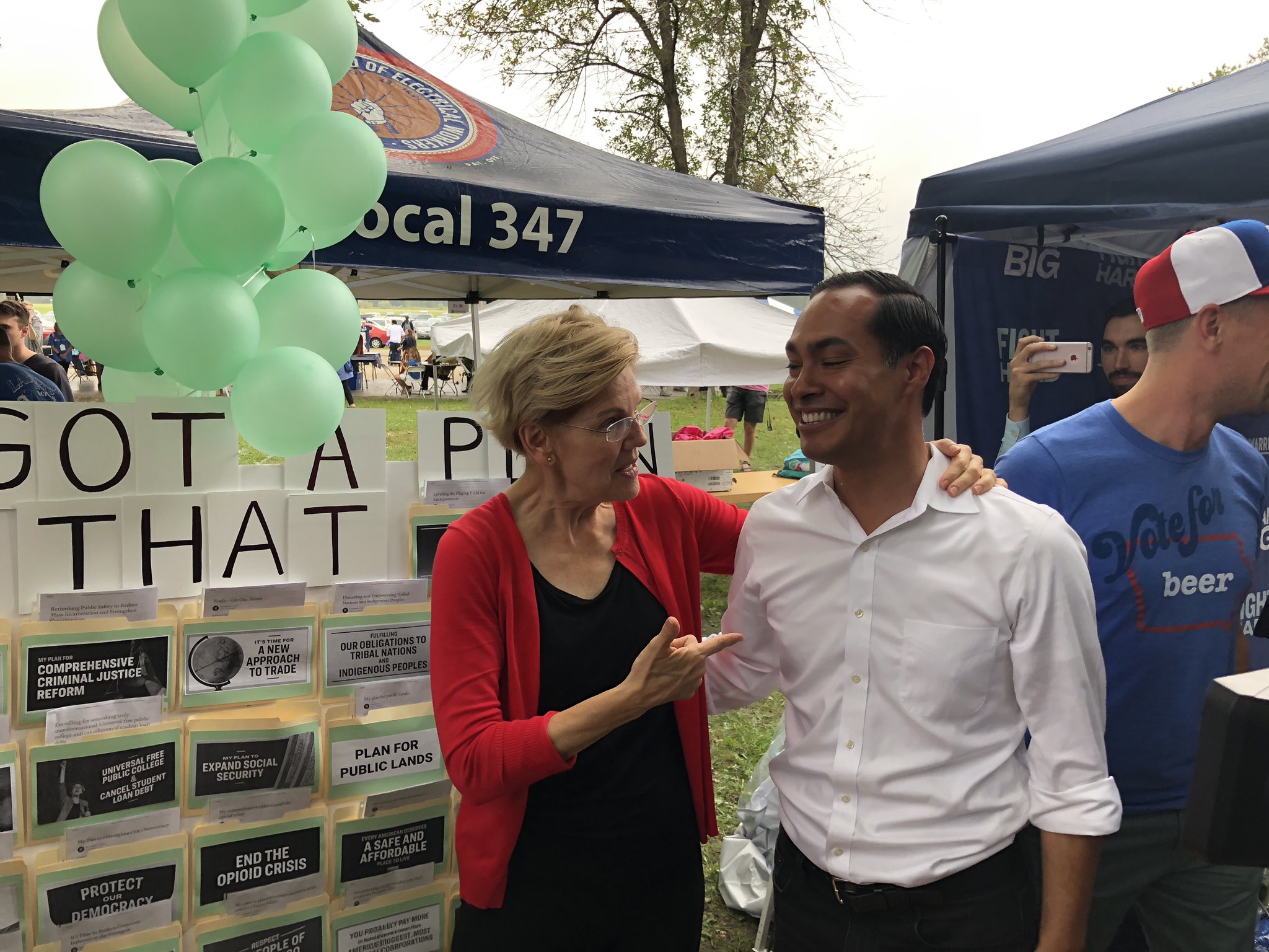 EFBM_-jXYAAPivr?format=jpg&name=large