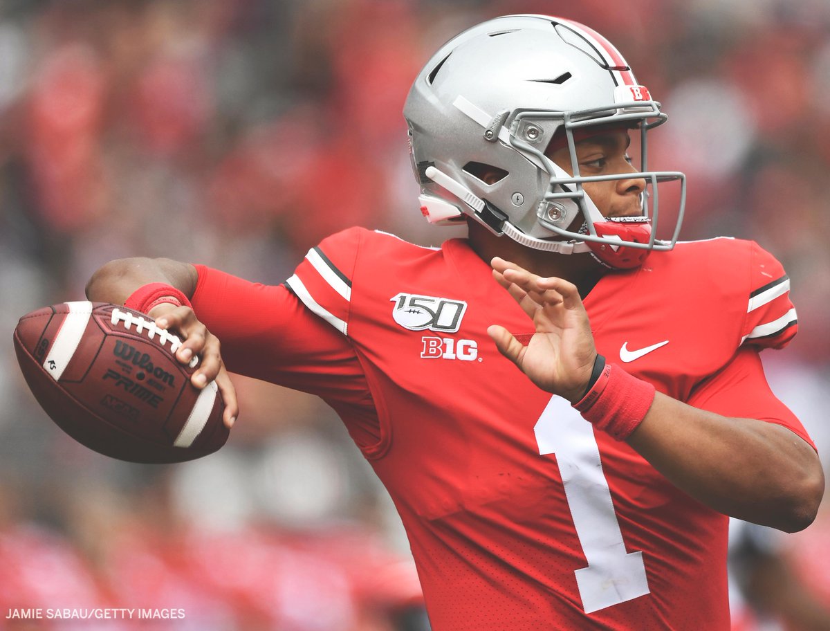 espn's tweet photo. Justin Fields is the first player with 4 Pass TDs and 2 Rush TDs in the first half since Lamar Jackson in 2016 🔥

14/21 Comp/Att
259 Total Yards
6 Total TDs https://t.co/2z0v4gqmrv