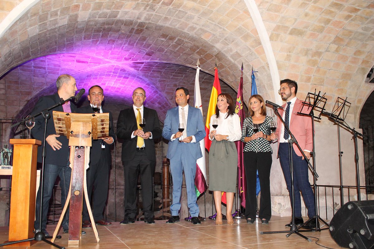 En el Museo del Vino de #Bullas Juan Pedro García Martínez, viticultor, antropólogo e historiador del vino, ha sido investido esta noche de sábado Maestro del Vino 2019. ¡Felicidades!