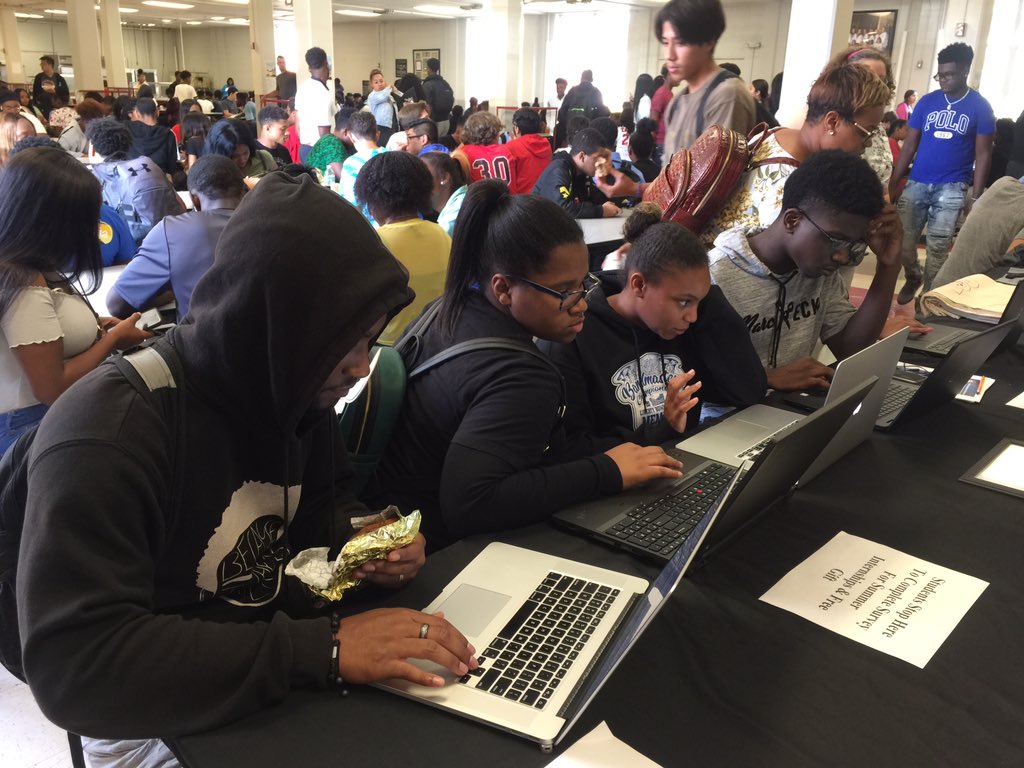 SCSDOSA's tweet image. 🗣Great week of “Lift Every Voice” student surveys! #Melrose #Bolton #Douglass #Germantown #Cordova 📲💻📚