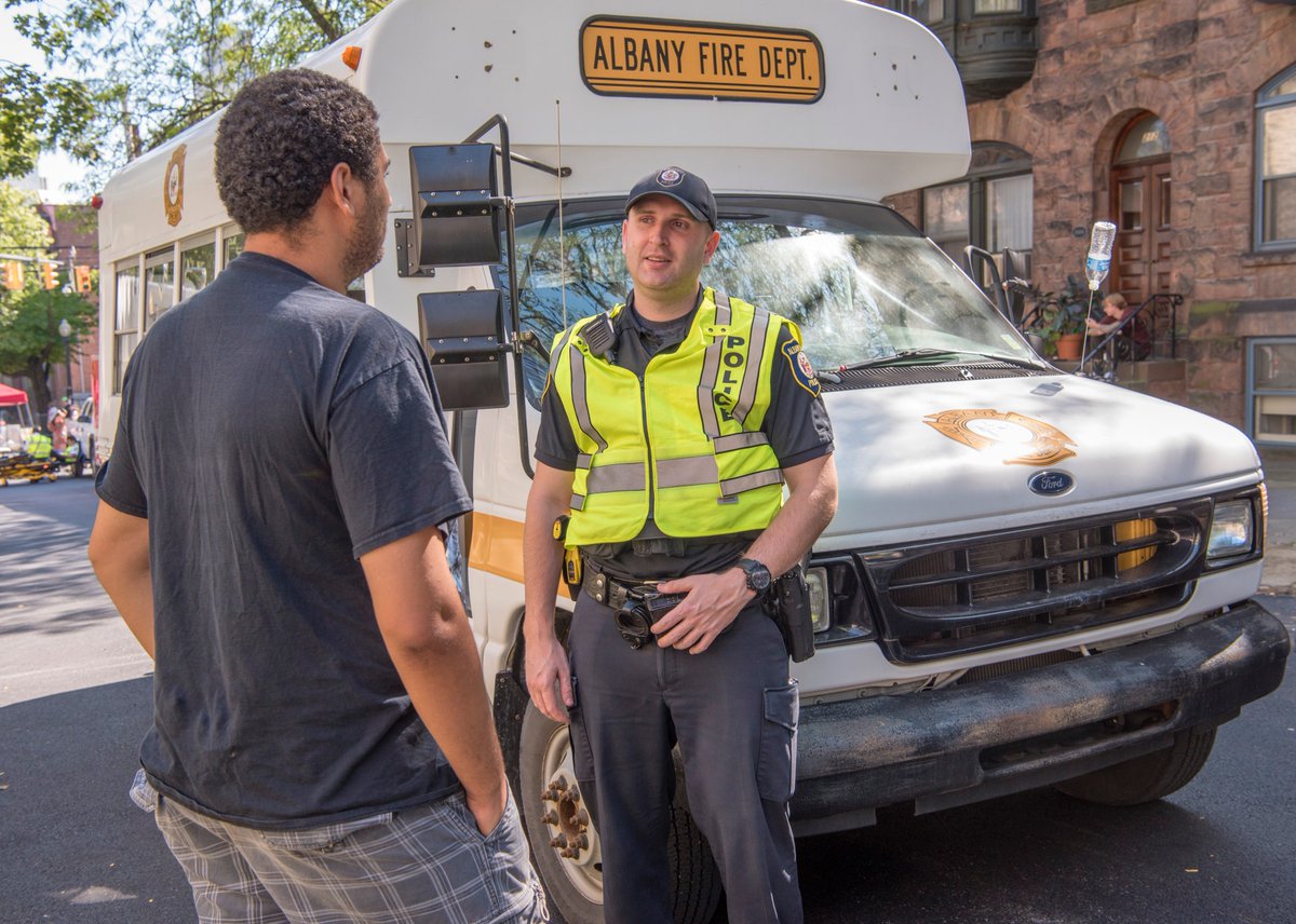 albanypolice's tweet photo. Today's weather couldn't have been any better for #LarkFest. Members of the APD, @FD_AlbanyNY, and @nyspolice were all at the event to ensure safety. Thanks to those who visited our officers and thanked them for their service. We appreciate your support! #Albany https://t.co/uWD9pxnxBp