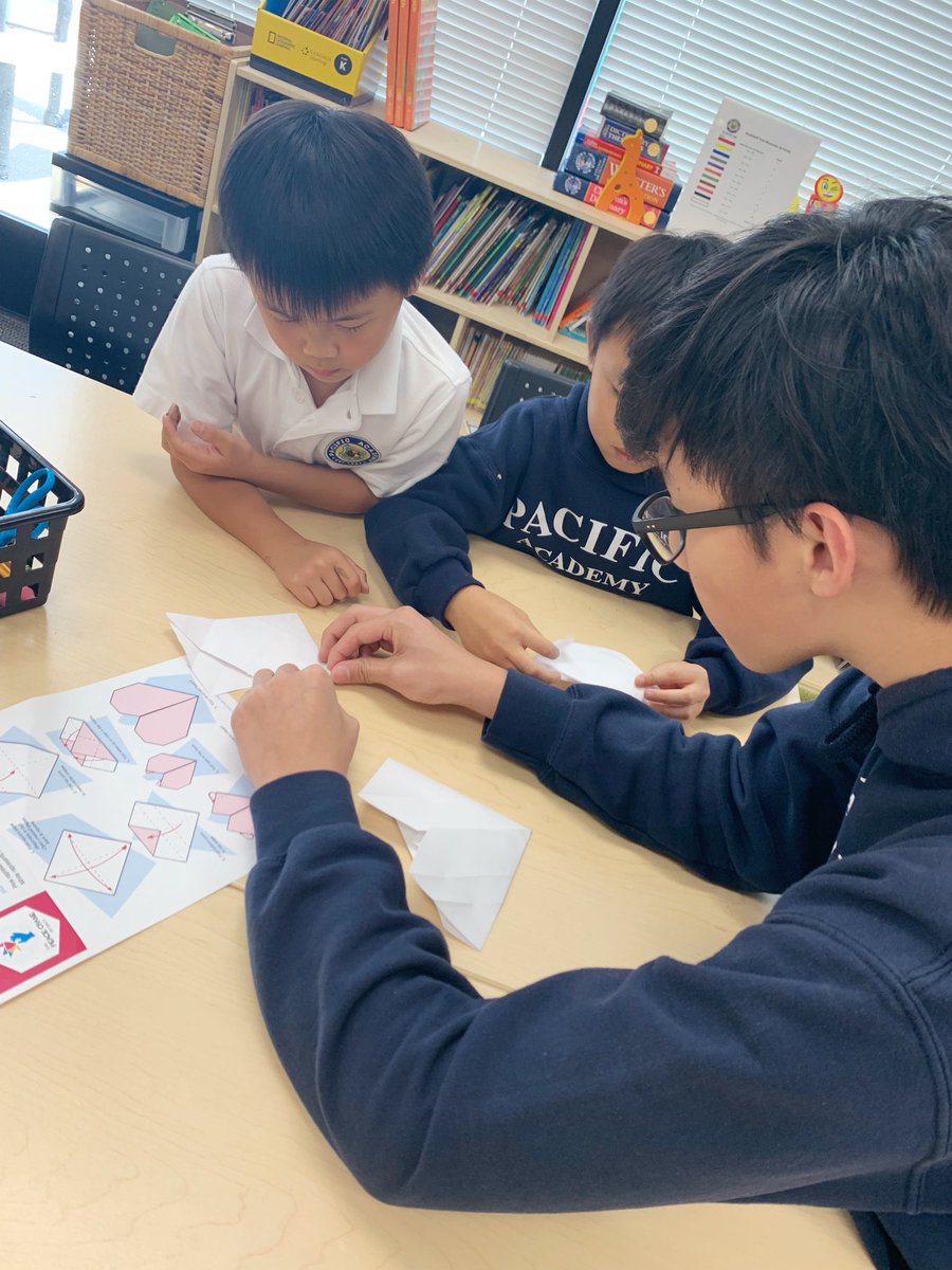 drerikasaito's tweet photo. #thepeacecraneproject #diyclub #internationalcommunicationsclub #icc @PeaceCraneProj #mexico #hongkong #maine #kenya @Pacific_Academy @TheEllenShow https://t.co/wP9rQ71WvZ