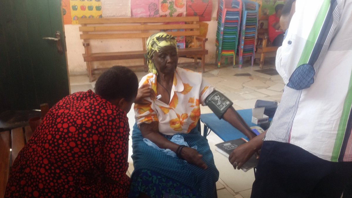 Onamissionzim's tweet photo. Today we visited the stappleford community to conduct a medical outreach targeting the elderly. Kudos to the medical team #outreach @Angfoundation @eddiemunyoro @JohannieBarbara @Kefraim @uzomegaleos @econetzimbabwe @NetOneCellular @ZadhrDoctors @healthtimeszim @Itairusike https://t.co/cJGdQFSHsS