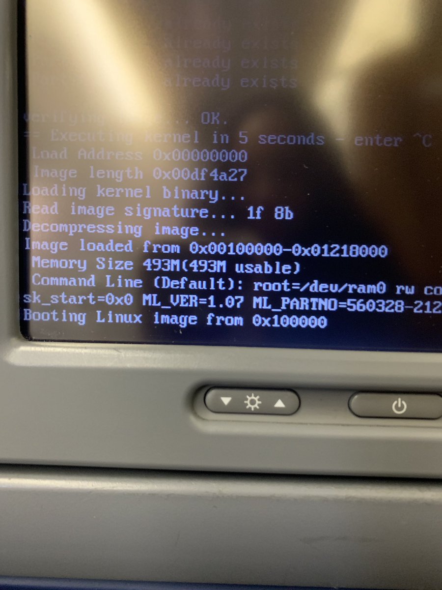 JenInnovate's tweet photo. In #DeltaOne and watching my screen booting up #Linux. #OpenNetworkingSummit https://t.co/tvCagrH1kY