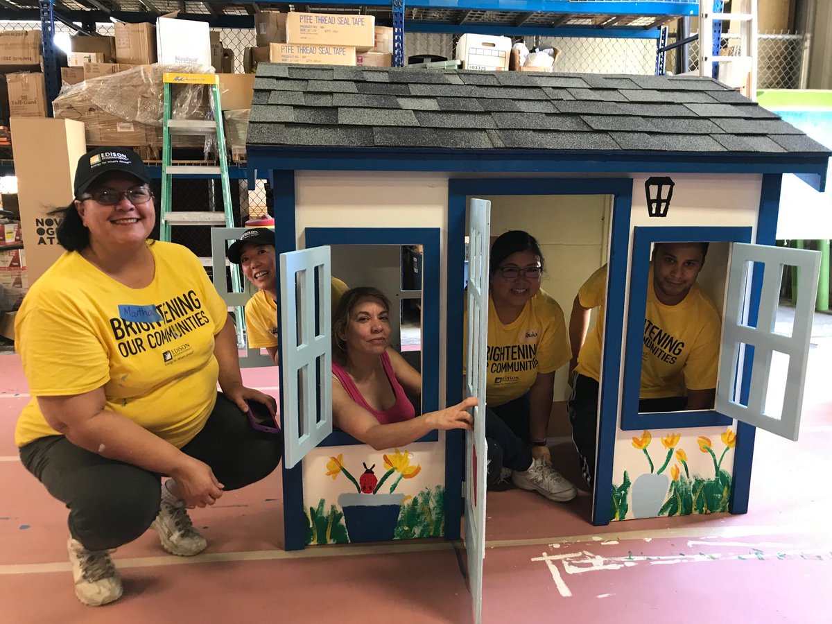 CarolineChoi's tweet image. Such a fun Saturday building playhouses w ⁦colleagues for @HabitatLA⁩, a longtime #community partner of ⁦⁦@SCE⁩ - so cool to complete the entire house in one day! #buildingcomunity #volunteer