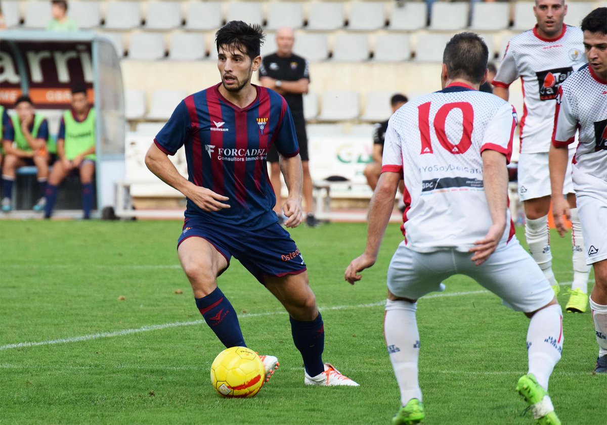 "Efemèrides"
Dos nois de casa han jugat avui el seu partit 50º amb la samarreta del CF Gavà:
* <a href="/12_espi/">Adrià espinosa</a> (33 Lliga + 1 Copa Cat + 16 Amistosos)
* <a href="/RobertFerrer8/">Robert Ferrer</a> (35 Lliga + 15 Amistosos)