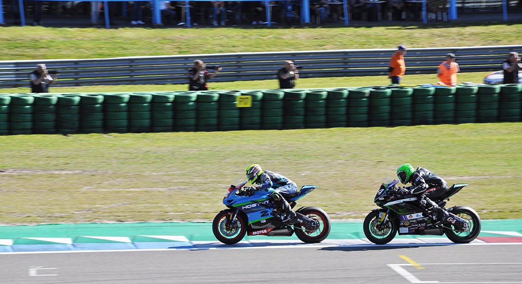 johankuipers20's tweet photo. #bsbshowdown #britishsuperbikes #ttcircuit #assen #bsb #bsbassen #Ducati #trioptionscup https://t.co/6kjsk1usng