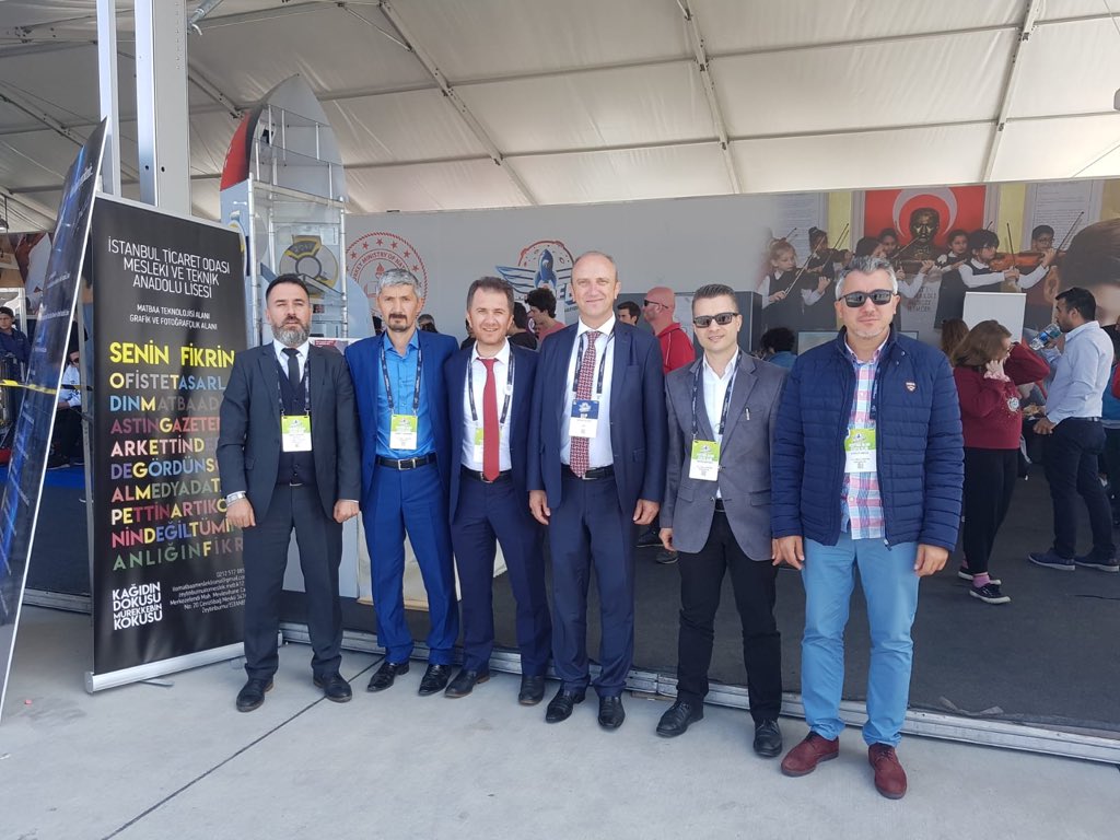 zeytinburnumem's tweet photo. Millî Eğitim Bakanımız Sayın Ziya Selçuk #TEKNOFEST’te İTO MTAL standını ziyaret etti. Öğrencilerimiz tarafından üretilen ürünleri inceleyen ve memnuniyetini ifade eden Sn Bakanımıza ahşap plaket takdim edildi.
@ziyaselcuk 
@Istanbul_ILMEM 
@memleventyazici 
@serkangur_ist https://t.co/OrRlU9XVGD