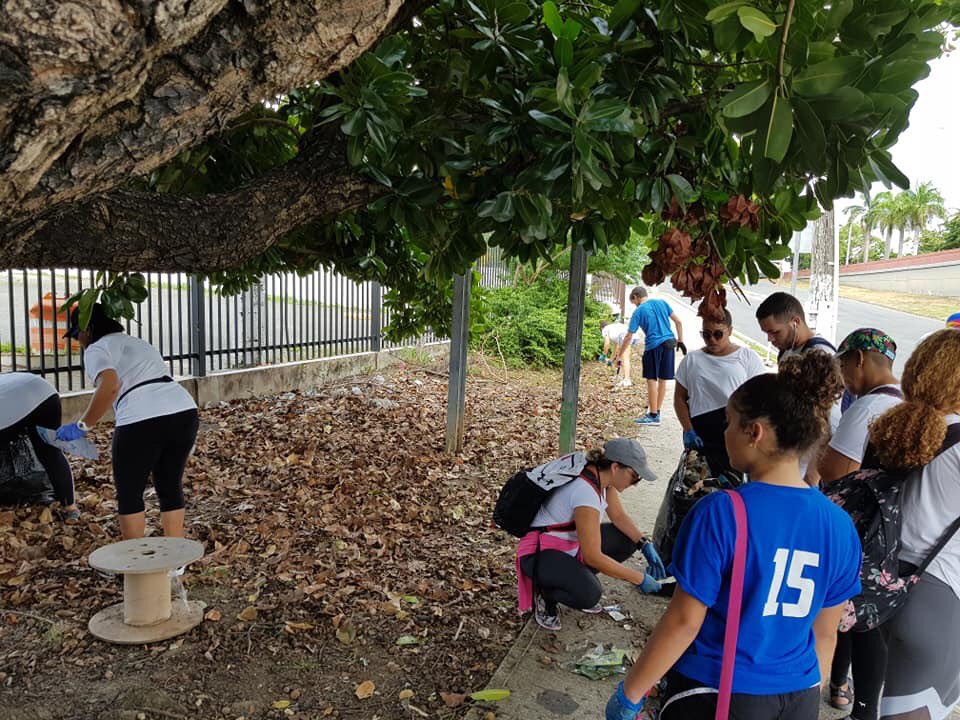 Limpieza Marginal de la Baldorioty De Castro en la comunidad Alto del Cabro en Santurce
 #worldcleanupday