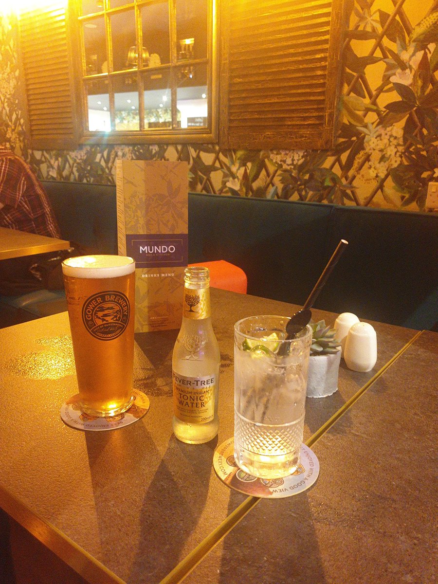 JessJenks's tweet photo. Pretty impressed by my first visit to @Mundobars @leighdineen @Bundy12345 #crackingplaylist  #savingstationroad 🙏 https://t.co/CsRBLKIyYK