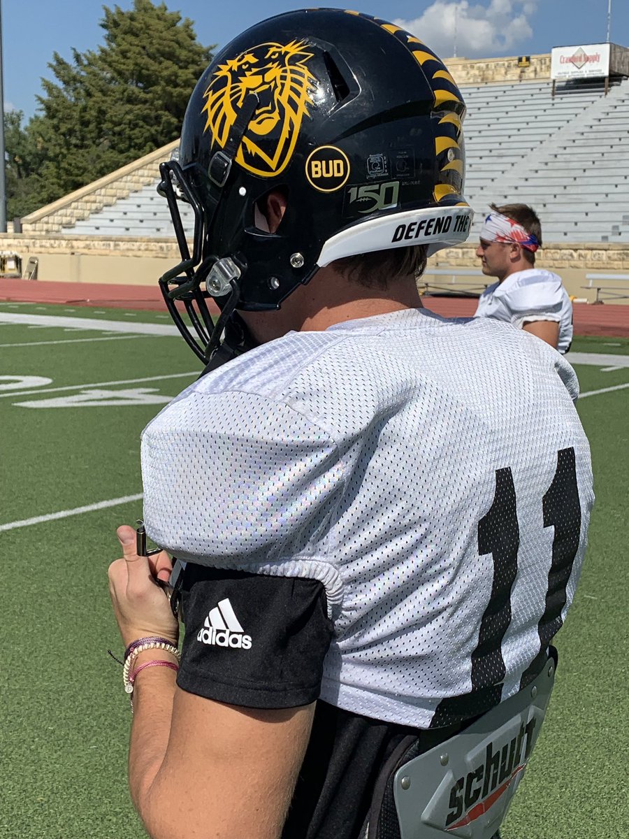 coach_hbrown11's tweet photo. 2 overtime’s and 2 wins? Not a coincidence. Thank you, Bud. We love you ❤️ https://t.co/PzK3Z2ALuv
