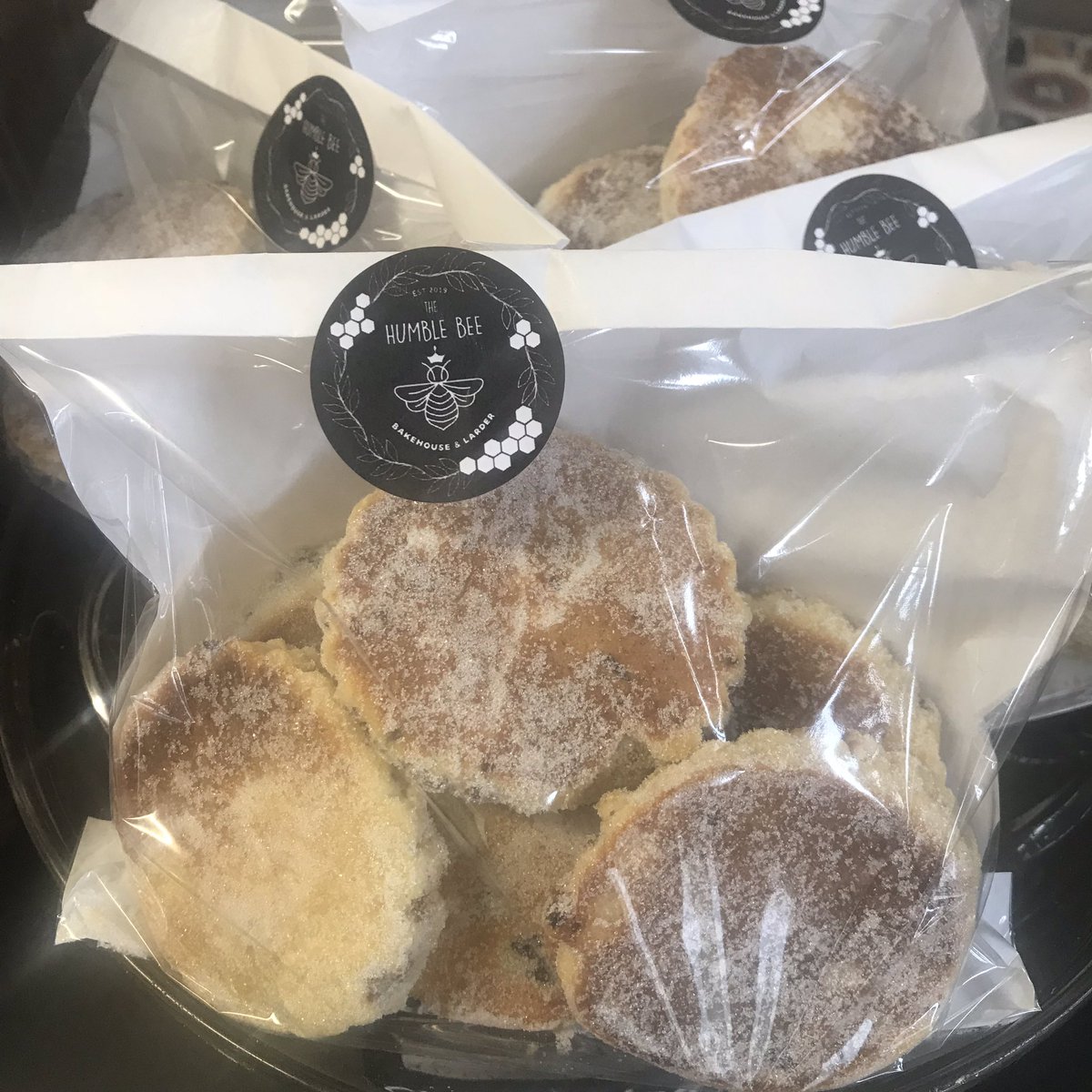 TheHumbleBee2's tweet photo. Hello Twitter. #ChocolateOrangeWelshCake https://t.co/2jDaNrpCdz