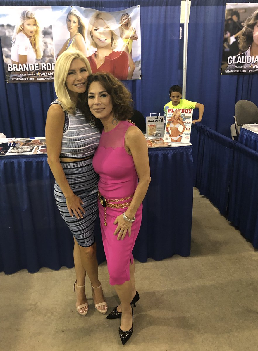 TheClaudiaWells's tweet image. One of the nicest women I know! @BrandenRoderick @TheClaudiaWells @TeamFoxDeLorean @WizardWorld #wizardworldsacramento #branderoderick #claudiawells @CBSSacramento #comiccon2019