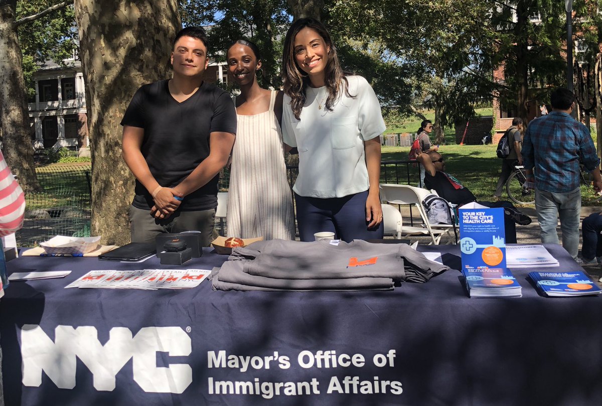 CarlinaRivera's tweet photo. Street vendors are taking action and organizing to expand their rights and improve local working conditions. For 15 years, the @vendyawards and @UrbanJustice has supported @VendorPower. I was proud to honor this movement of immigrant New Yorkers today on behalf of @NYCCouncil. https://t.co/p10qAKTuba