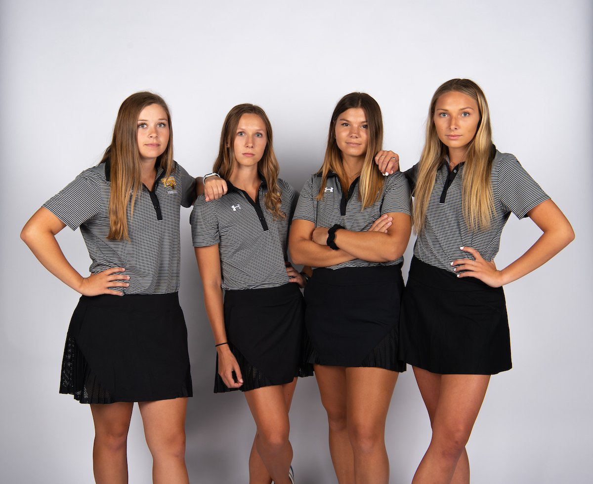 UWOshkoshTitans's tweet photo. Rise and shine! @UWOGolf tees off in TWO hours at the St. Kate's Fall Invitational in Prior Lake, Minn.

Live Stats: https://t.co/MNYt6hpWDr

#HailTitans https://t.co/BdO8KGp71P