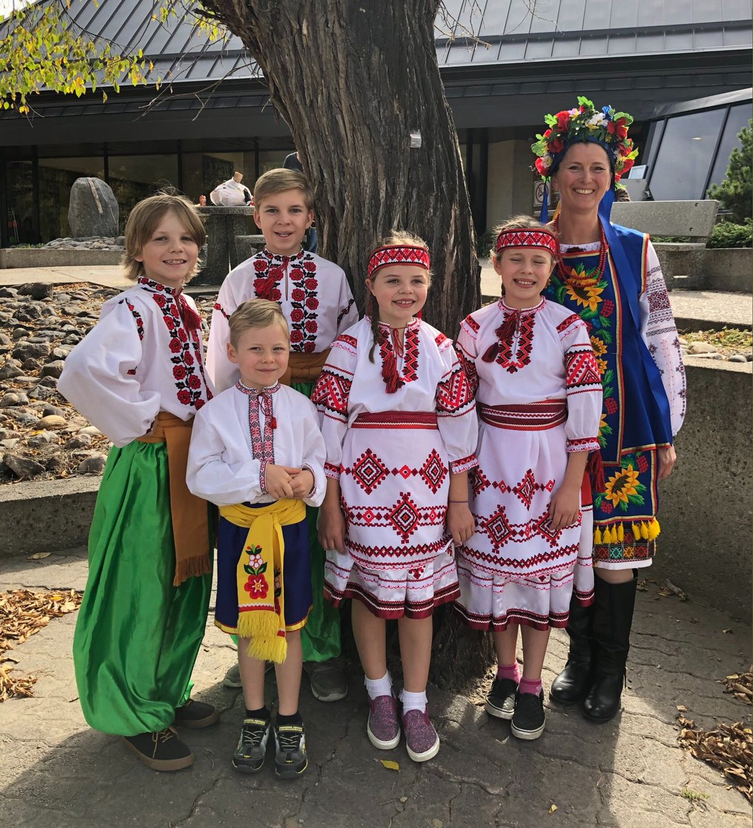 Troyanda_Leth's tweet photo. We had a great time performing @WOTS_Lethbridge today. Thanks @LethLib for having us! Now we are listening to Fred Penner! Great festival #Lethbridge! #sandwiches #yqldance https://t.co/FG4Y2lnXut