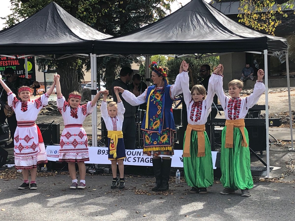 Troyanda_Leth's tweet photo. We had a great time performing @WOTS_Lethbridge today. Thanks @LethLib for having us! Now we are listening to Fred Penner! Great festival #Lethbridge! #sandwiches #yqldance https://t.co/FG4Y2lnXut