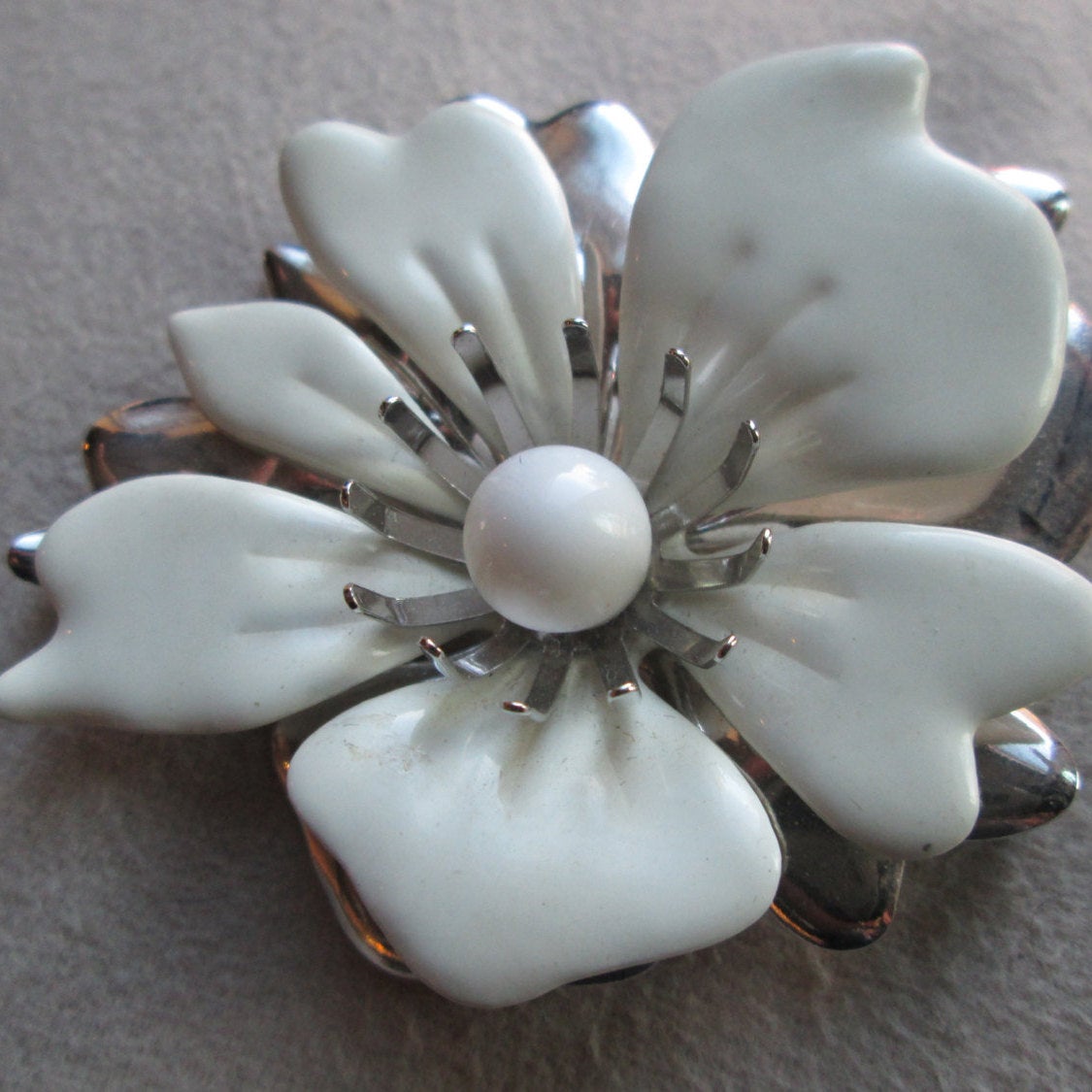 sobertj's tweet photo. Excited to share the latest addition to my #etsy shop: Vintage 1960-1970's Flower Silver & White 2-1/2 Inches X 2-1/2 Inches in Great Vintage Condition Non-Magnetic Sarah Coventry https://t.co/JPH6F4xcHz #jewelry #brooch #goodcondition #madewell #durable #largeflower # https://t.co/tTHri9v1sJ