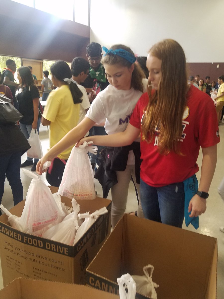 JPIIHS_Interact's tweet image. This years Rotary Leadership Summit was a great success. Our students took part in breakout sessions on how to be future leaders and we carried out services projects for Hope's Door and North Texas Food Bank #serviceaboveself  #seektoserve @JPIIHSPLANO @district5810