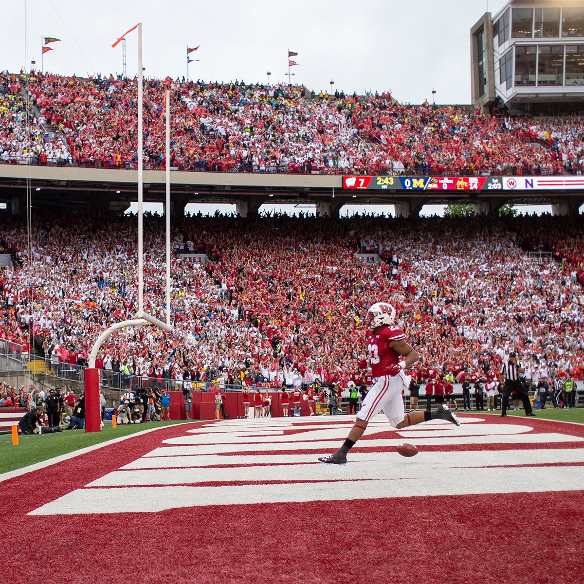 Wisconsin Football tweet media